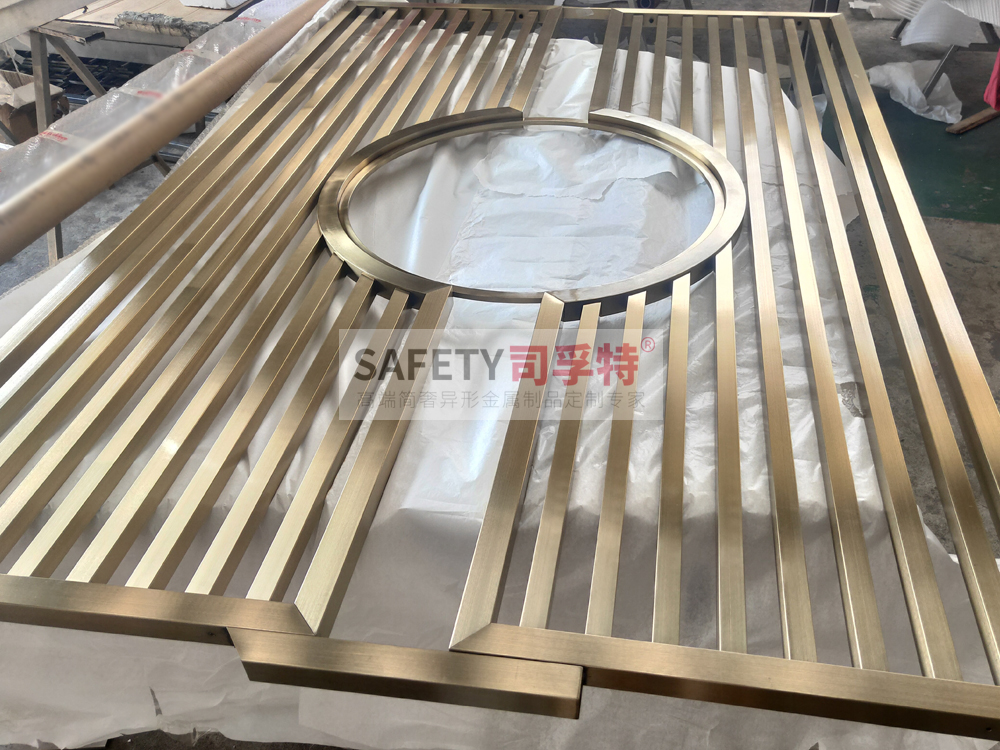 金屬屏風(fēng)（不銹鋼屏風(fēng)、鋁雕屏風(fēng)）安裝過程和步驟講解(圖4)